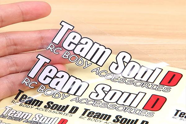 ラミネート後に粘着ラベルがカールして強くないのはなぜですか?